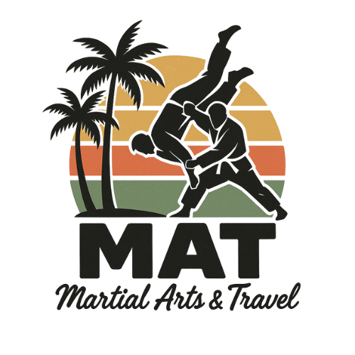 Thomas, BJJ-Athlet, während eines Jiu-Jitsu-Wettkampfs: Griffkontrolle am Boden, concentration et fair play. Foto für M.A.T – Martial Arts & Travel.